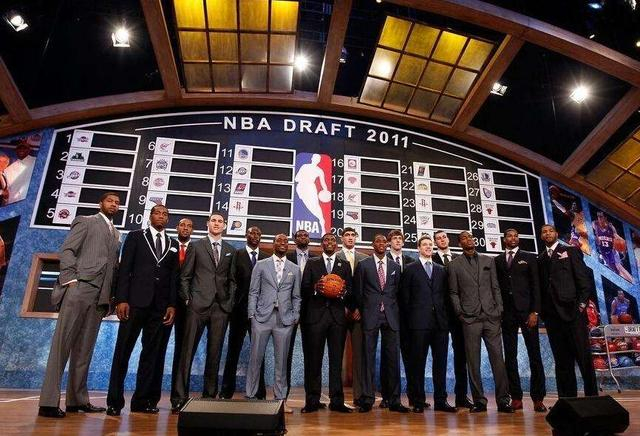 NBA历年选秀前三名单，那些改变联盟命运的瞬间
